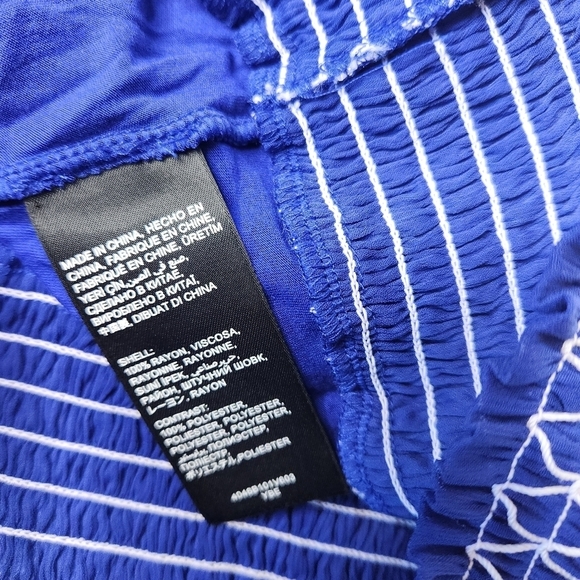 Bebe Women's Size Small Embroidered Blouse New - Picture 8 of 8